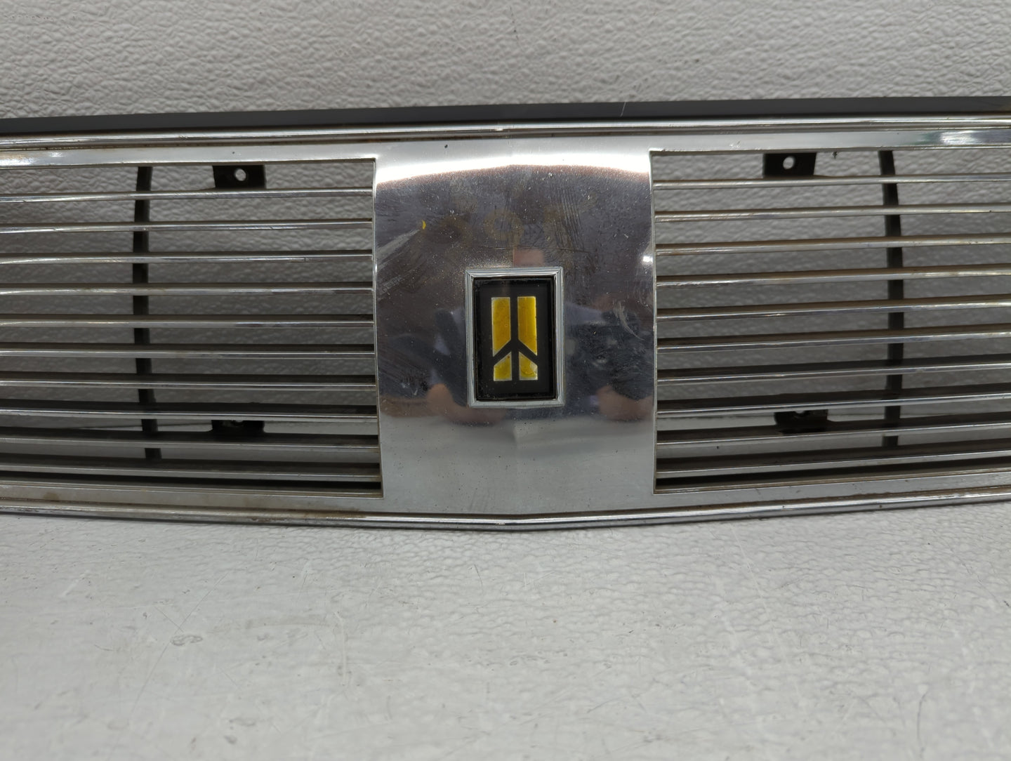 1987 Gmc Sierra Front Grille Bumper Not Included - Oemusedautoparts1.com