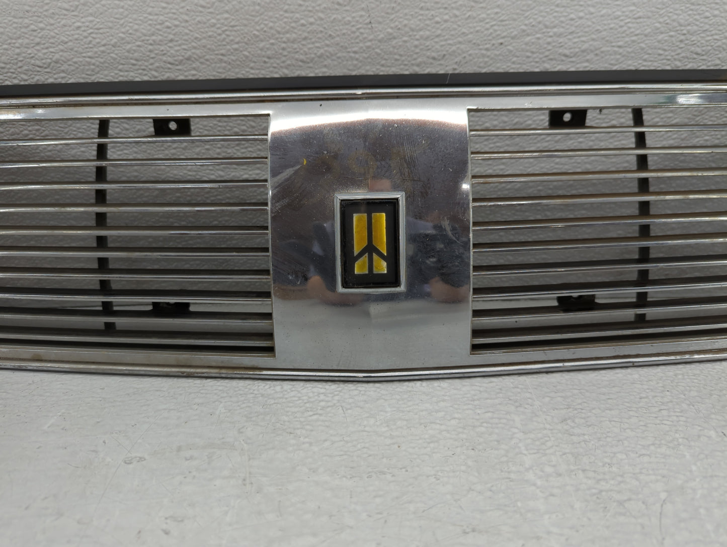 1987 Gmc Sierra Front Grille Bumper Not Included - Oemusedautoparts1.com