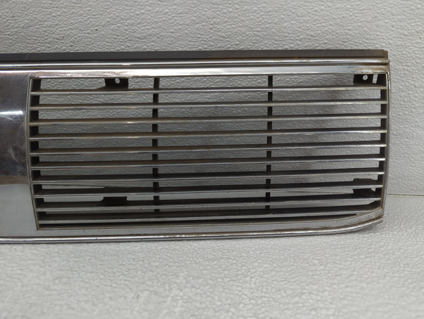 1987 Gmc Sierra Front Grille Bumper Not Included - Oemusedautoparts1.com