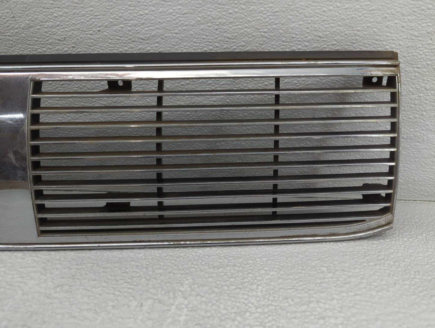 1987 Gmc Sierra Front Grille Bumper Not Included - Oemusedautoparts1.com