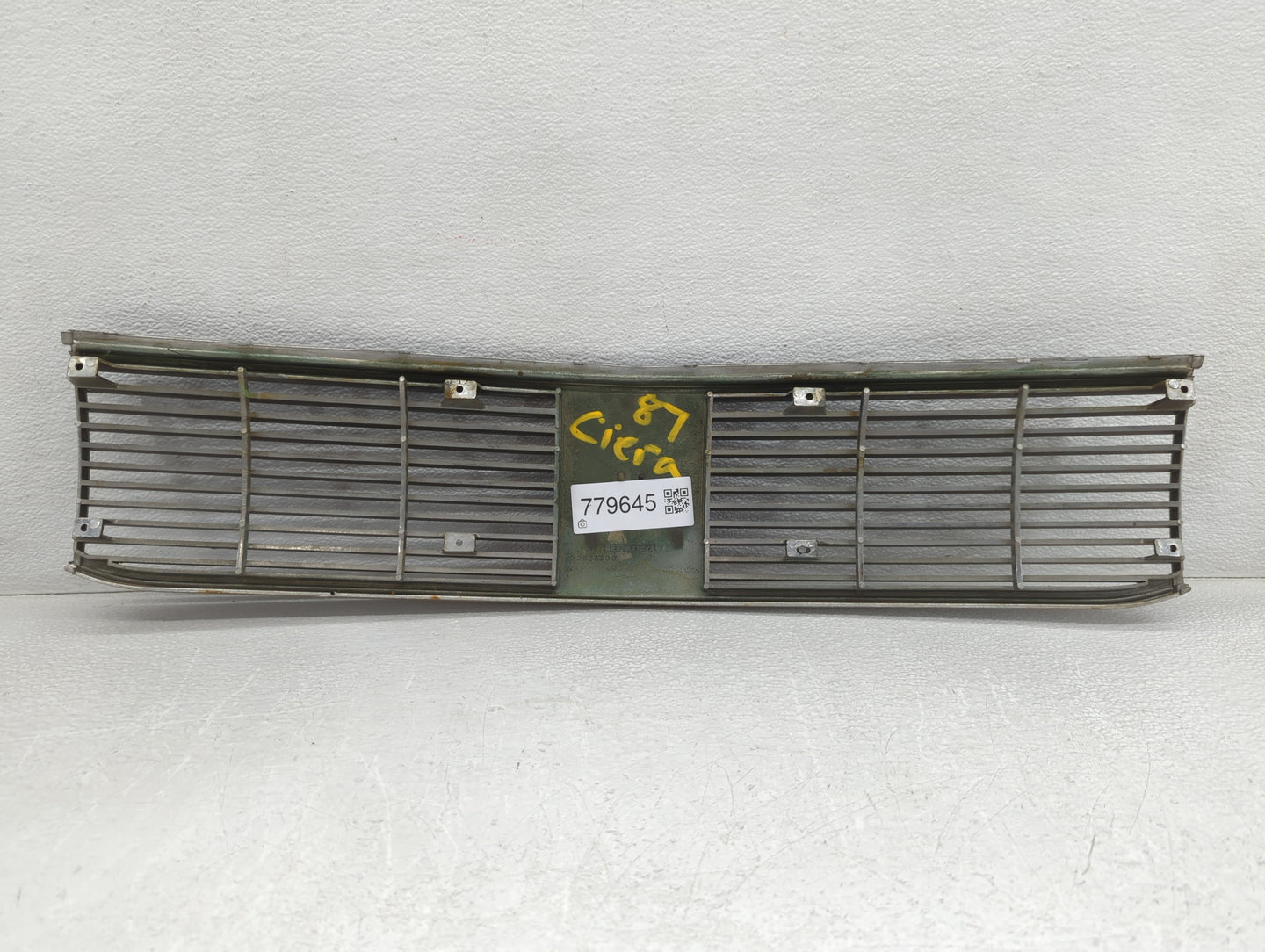 1987 Gmc Sierra Front Grille Bumper Not Included - Oemusedautoparts1.com