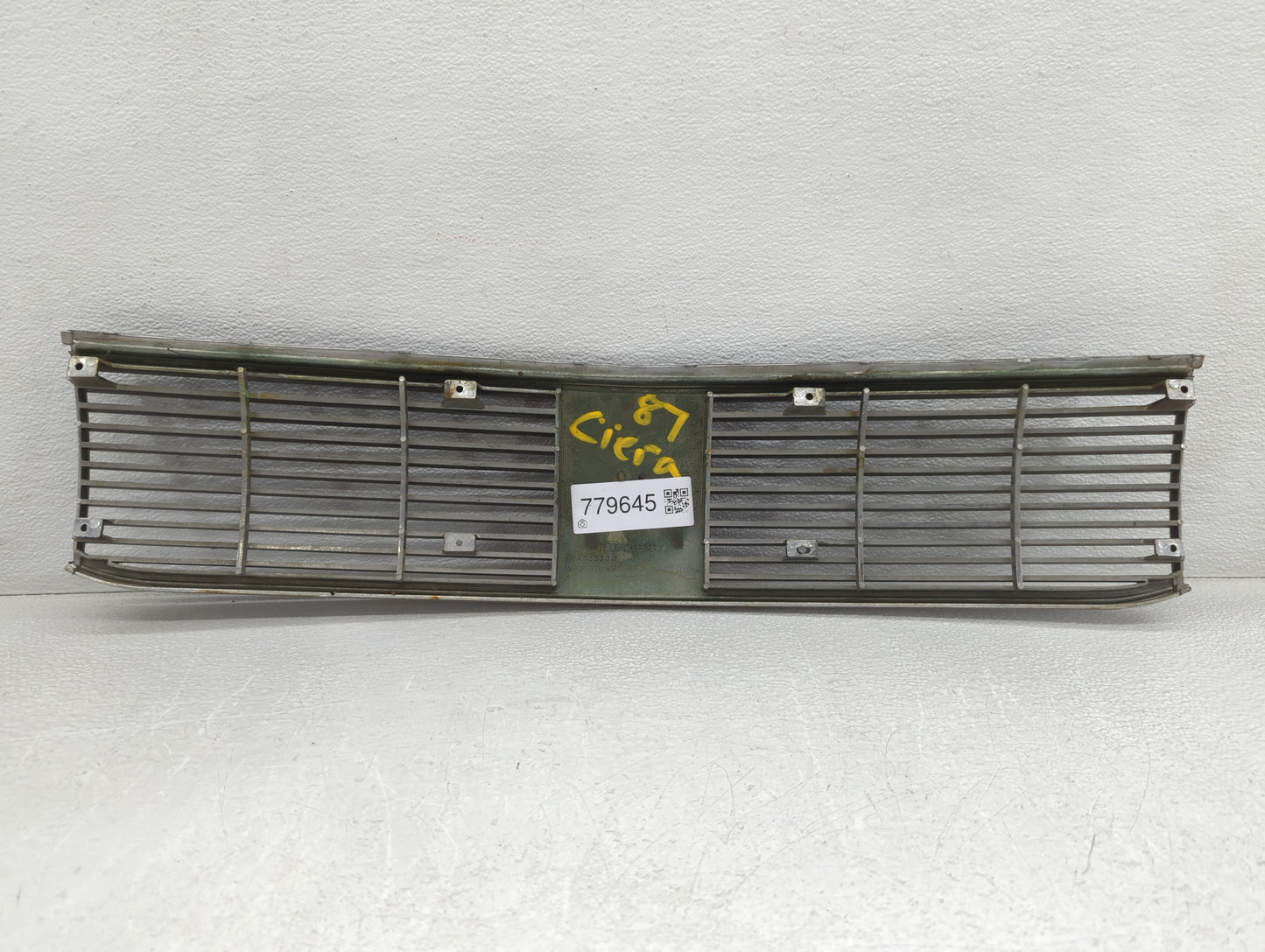 1987 Gmc Sierra Front Grille Bumper Not Included - Oemusedautoparts1.com