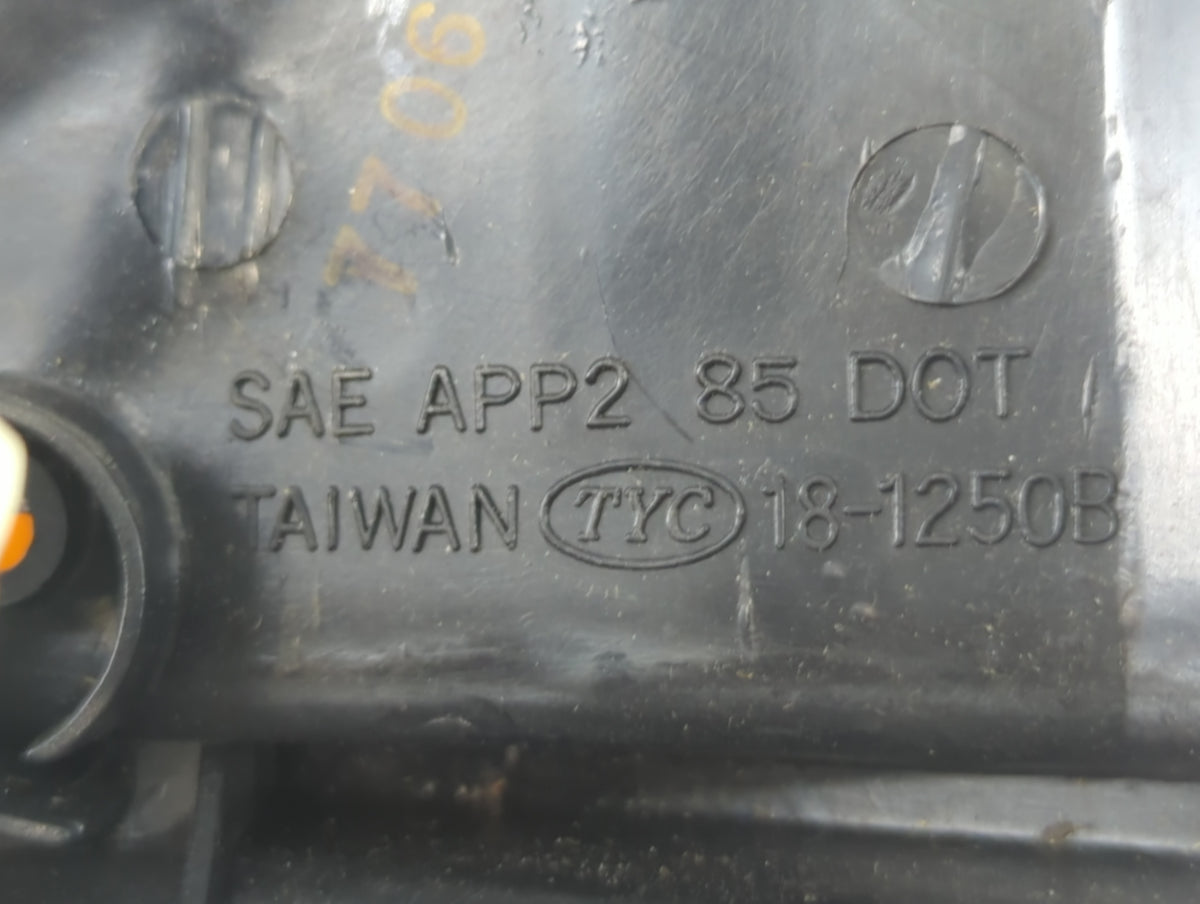 1987 Toyota Mark II Turn Signal Light Corner Lamp - Oemusedautoparts1.com