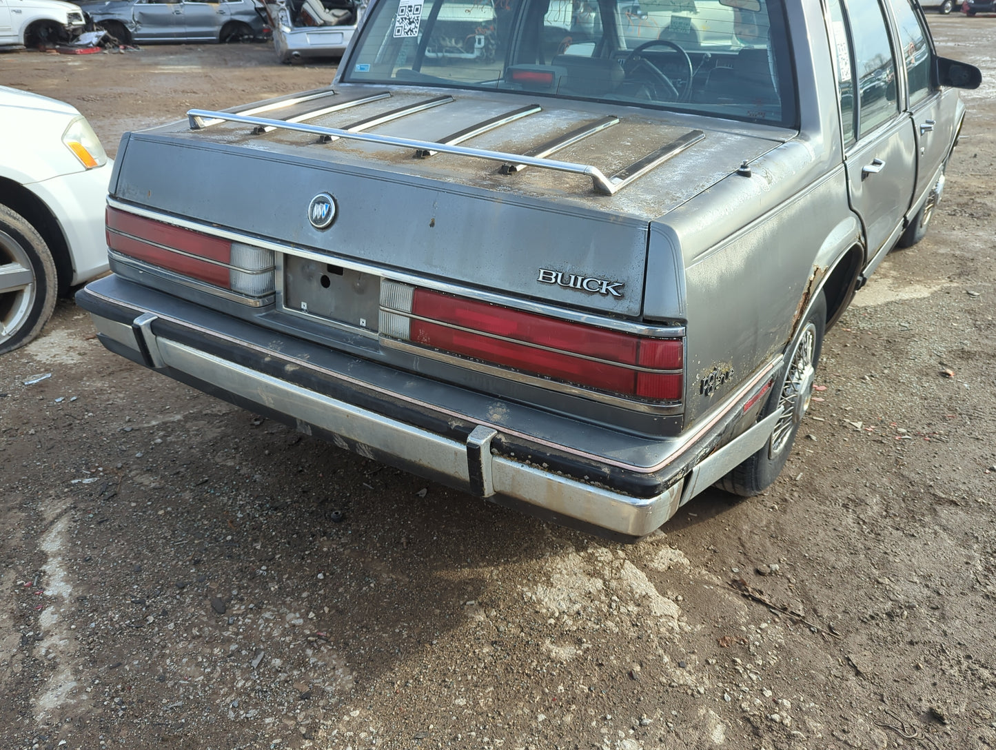 1988 Buick Electra Rear Bumper Assembly Oem - Oemusedautoparts1.com