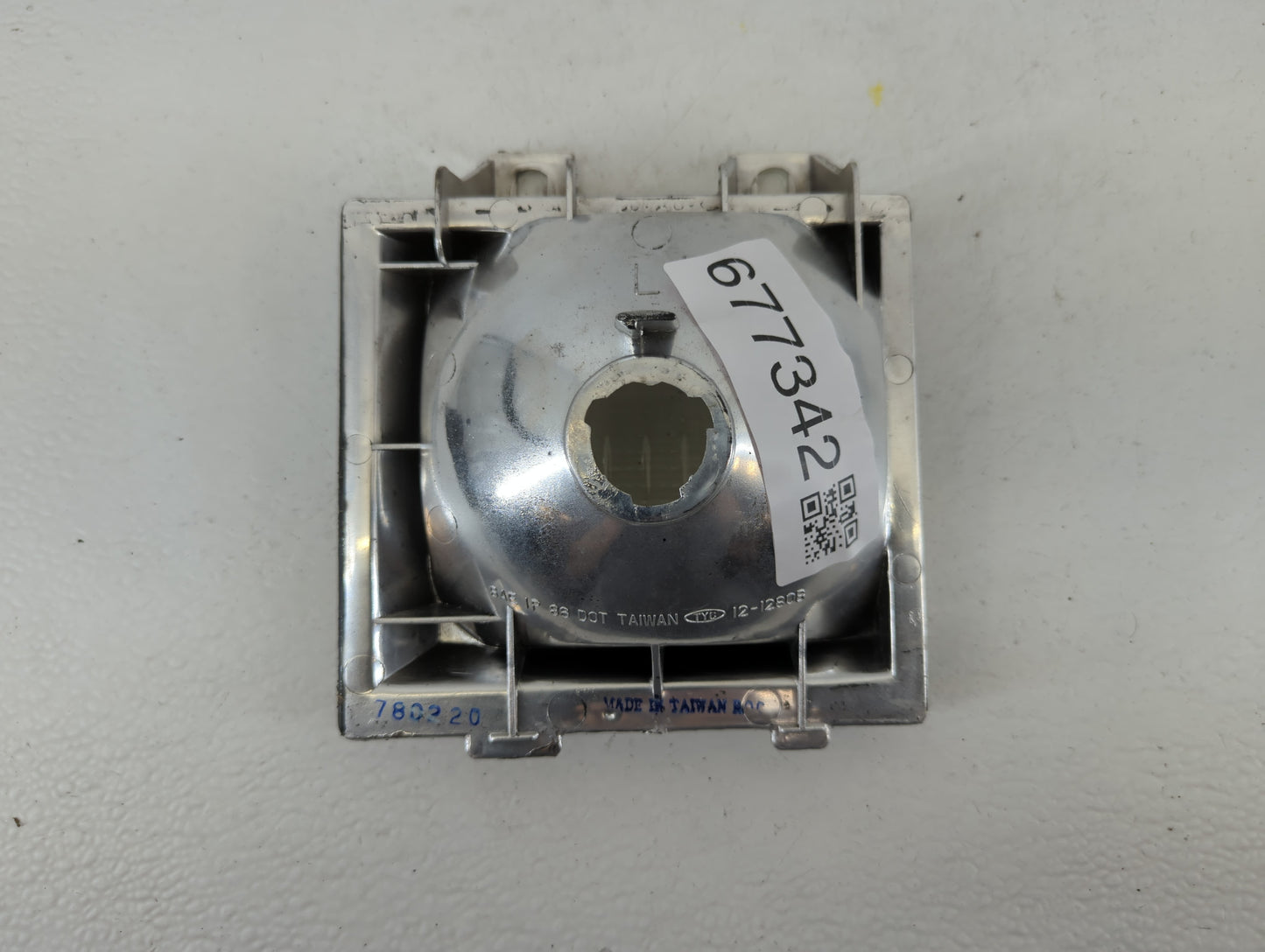 1988 Chevrolet Blazer Passenger Right Oem Head Light Headlight Lamp - Oemusedautoparts1.com