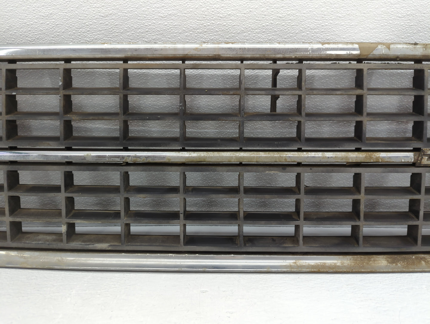 1988 Dodge Caravan Front Grille Bumper Not Included - Oemusedautoparts1.com