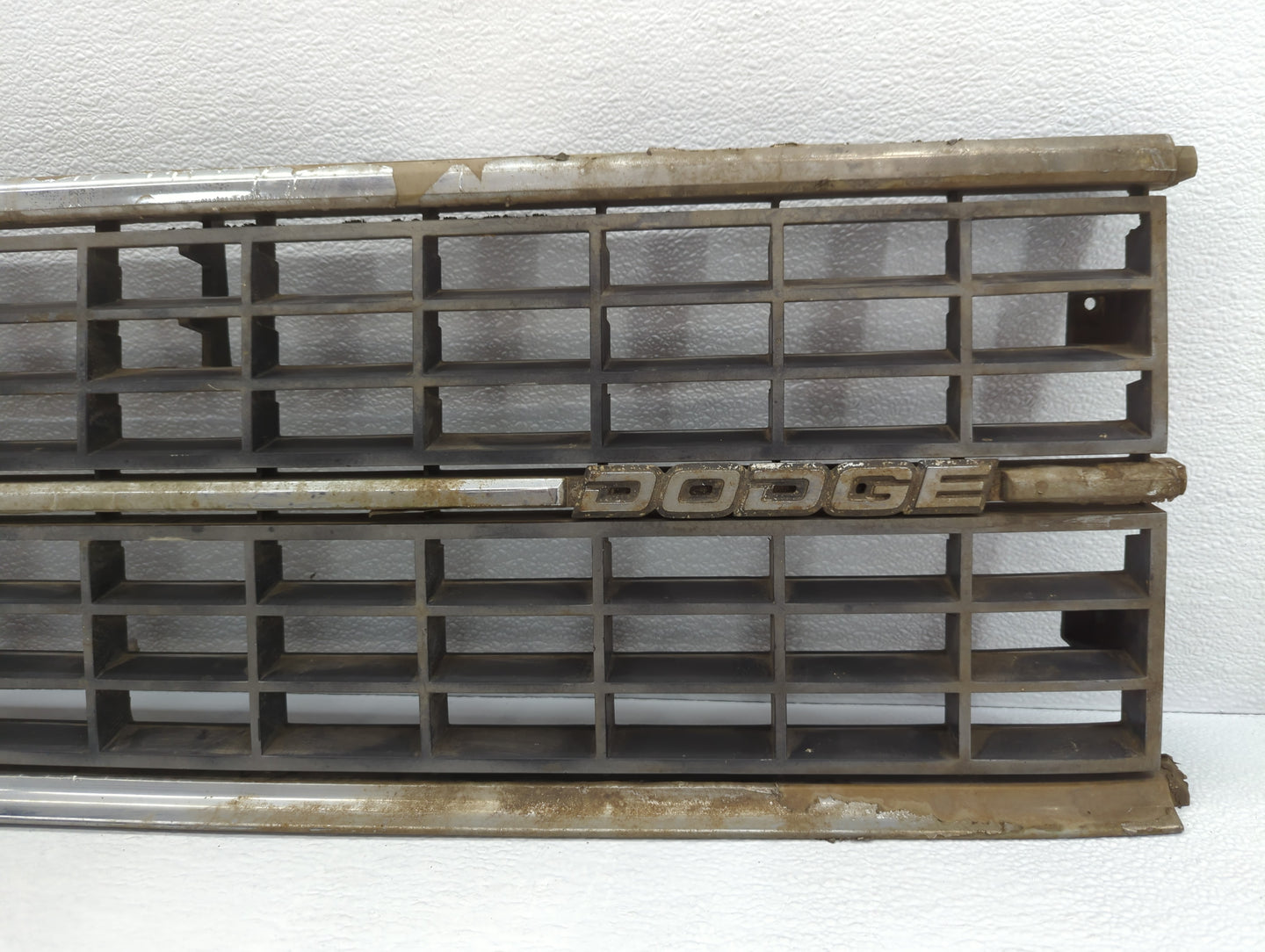 1988 Dodge Caravan Front Grille Bumper Not Included - Oemusedautoparts1.com