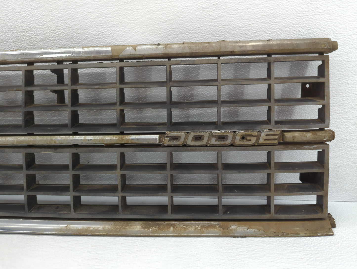 1988 Dodge Caravan Front Grille Bumper Not Included - Oemusedautoparts1.com