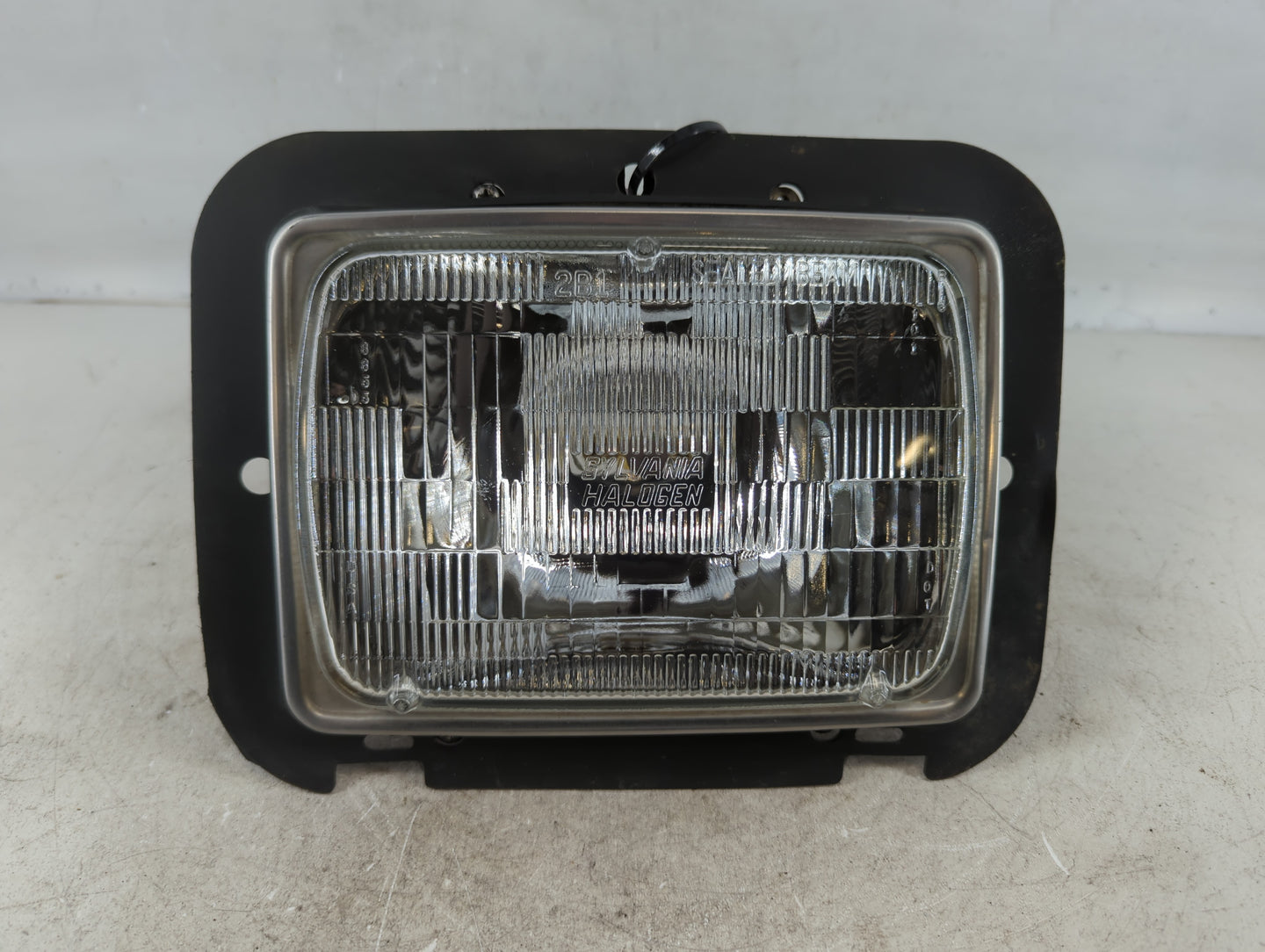1988 Ford Aerostar Passenger Right Oem Head Light Headlight Lamp - Oemusedautoparts1.com
