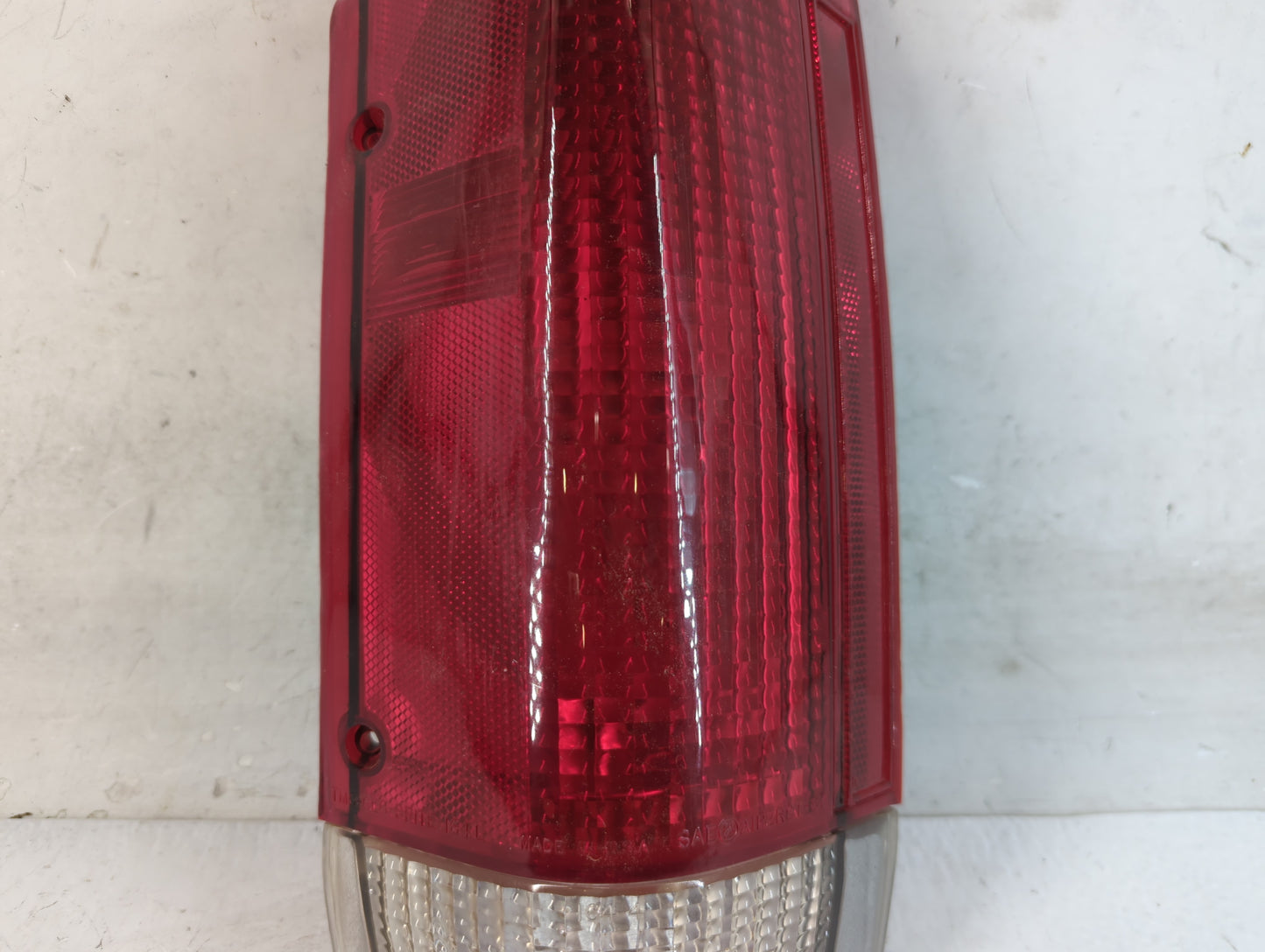 1988 Ford F-150 Rear Center Lid Brake Light Tail Light P/N:TMC 164X Fits OEM Used Auto Parts - Oemusedautoparts1.com