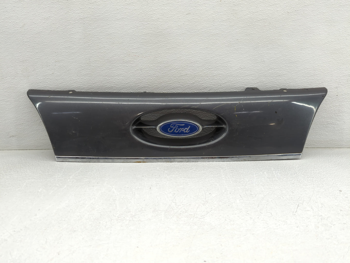 1988 Ford Taurus Front Grille Bumper Not Included - Oemusedautoparts1.com