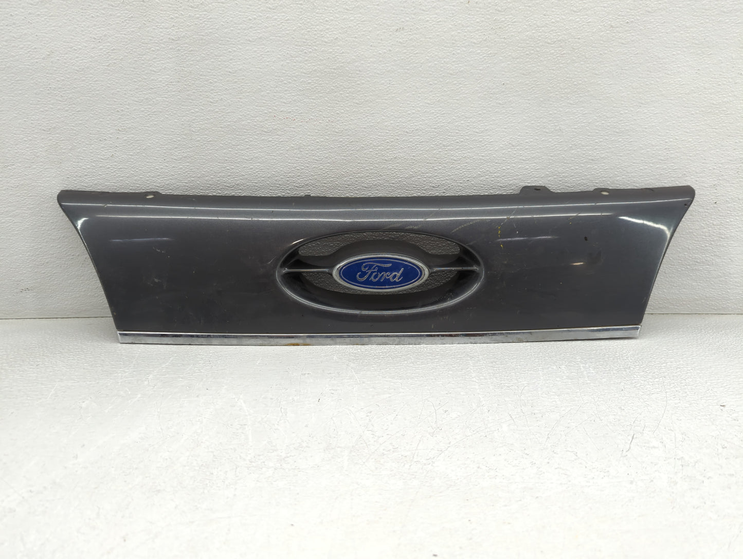 1988 Ford Taurus Front Grille Bumper Not Included - Oemusedautoparts1.com