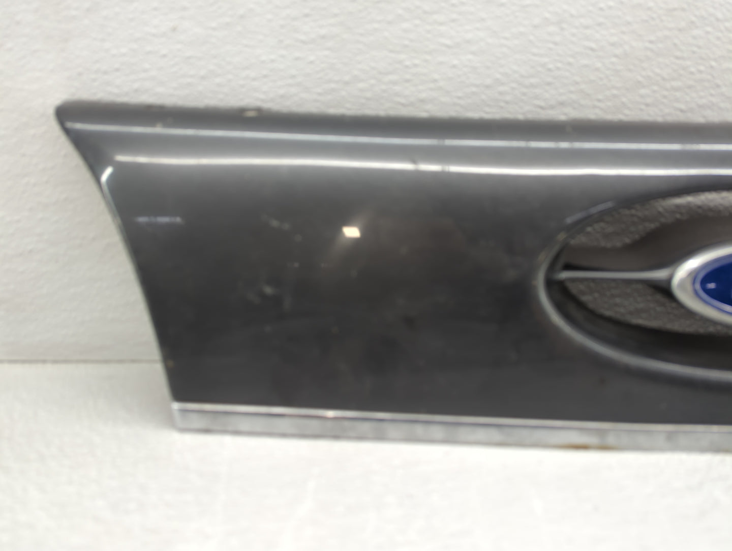 1988 Ford Taurus Front Grille Bumper Not Included - Oemusedautoparts1.com