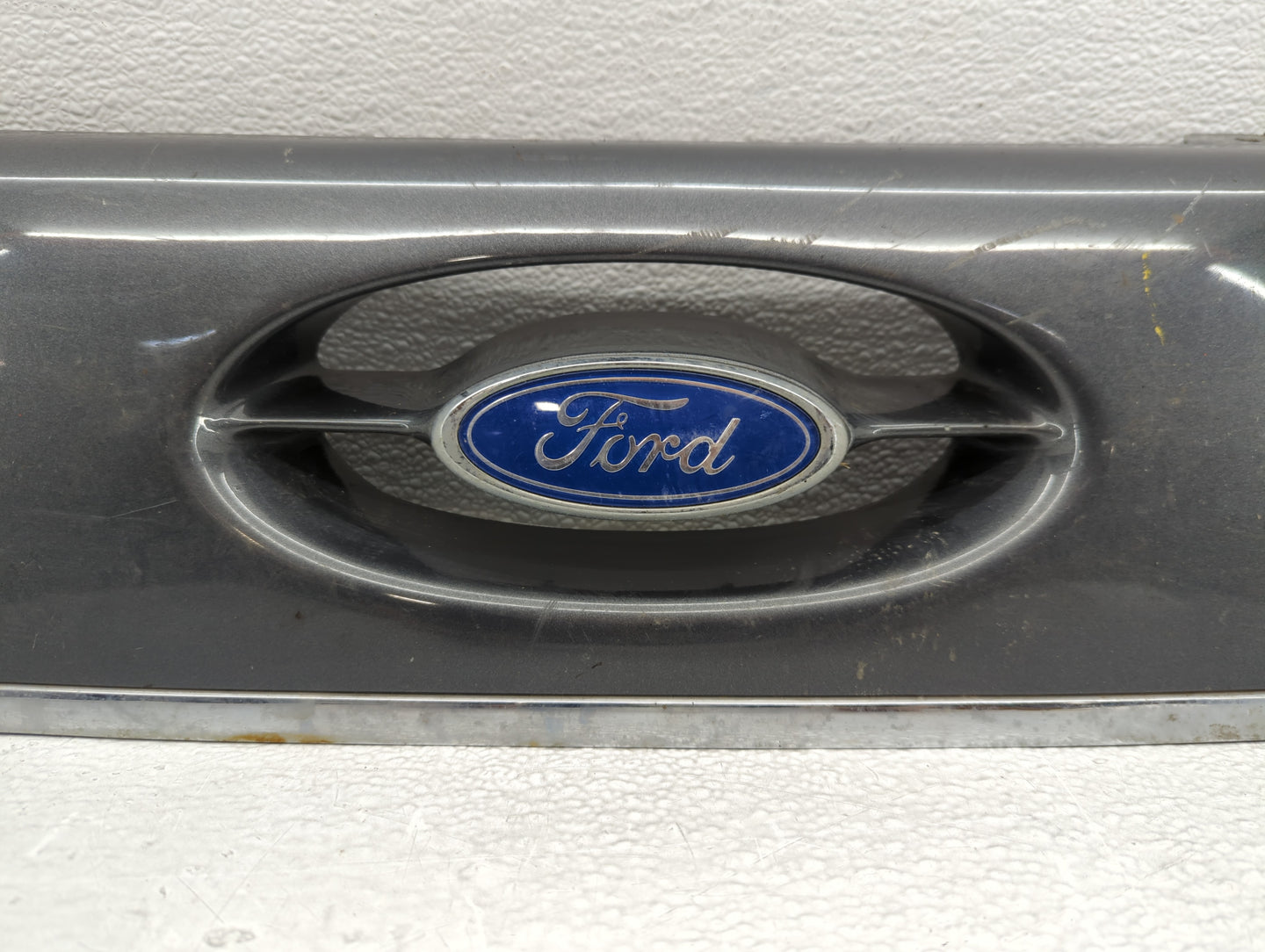 1988 Ford Taurus Front Grille Bumper Not Included - Oemusedautoparts1.com