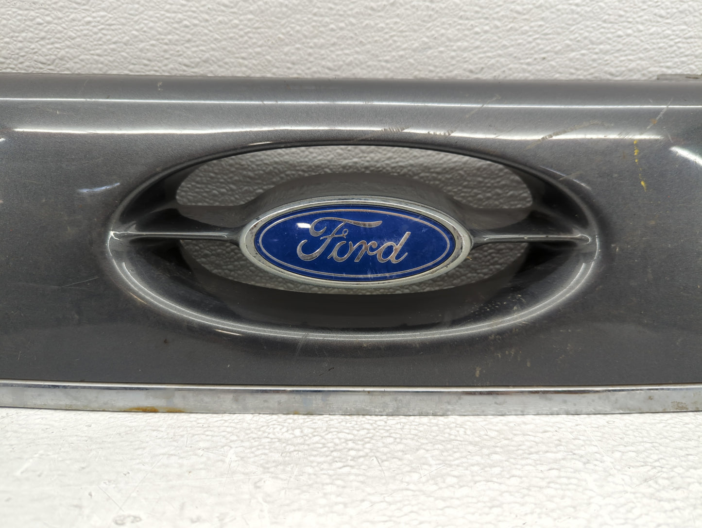 1988 Ford Taurus Front Grille Bumper Not Included - Oemusedautoparts1.com