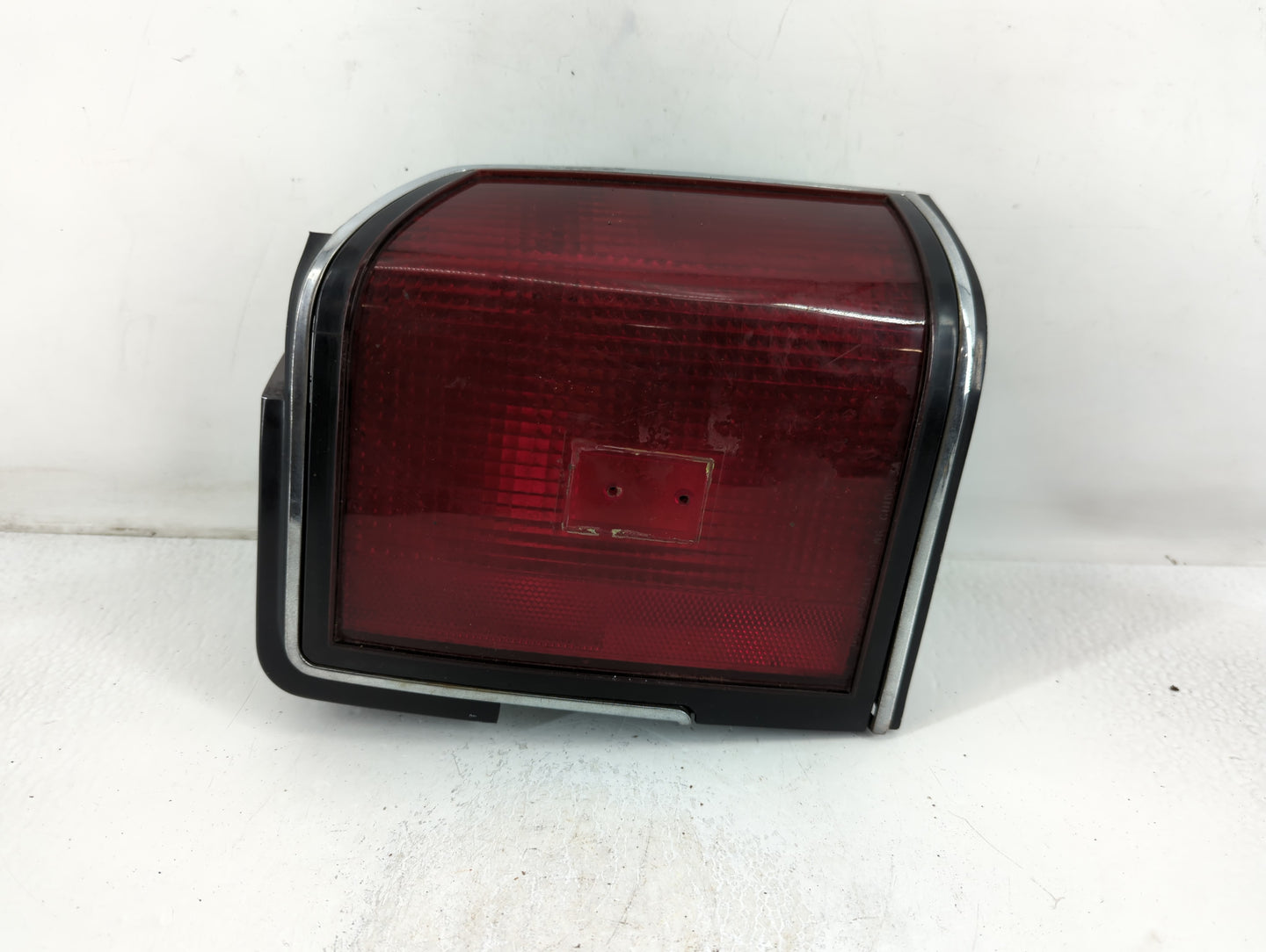 1988 Oldsmobile Cutlass Tail Light Assembly Passenger Right OEM P/N:59736221 Fits OEM Used Auto Parts - Oemusedautoparts1.co