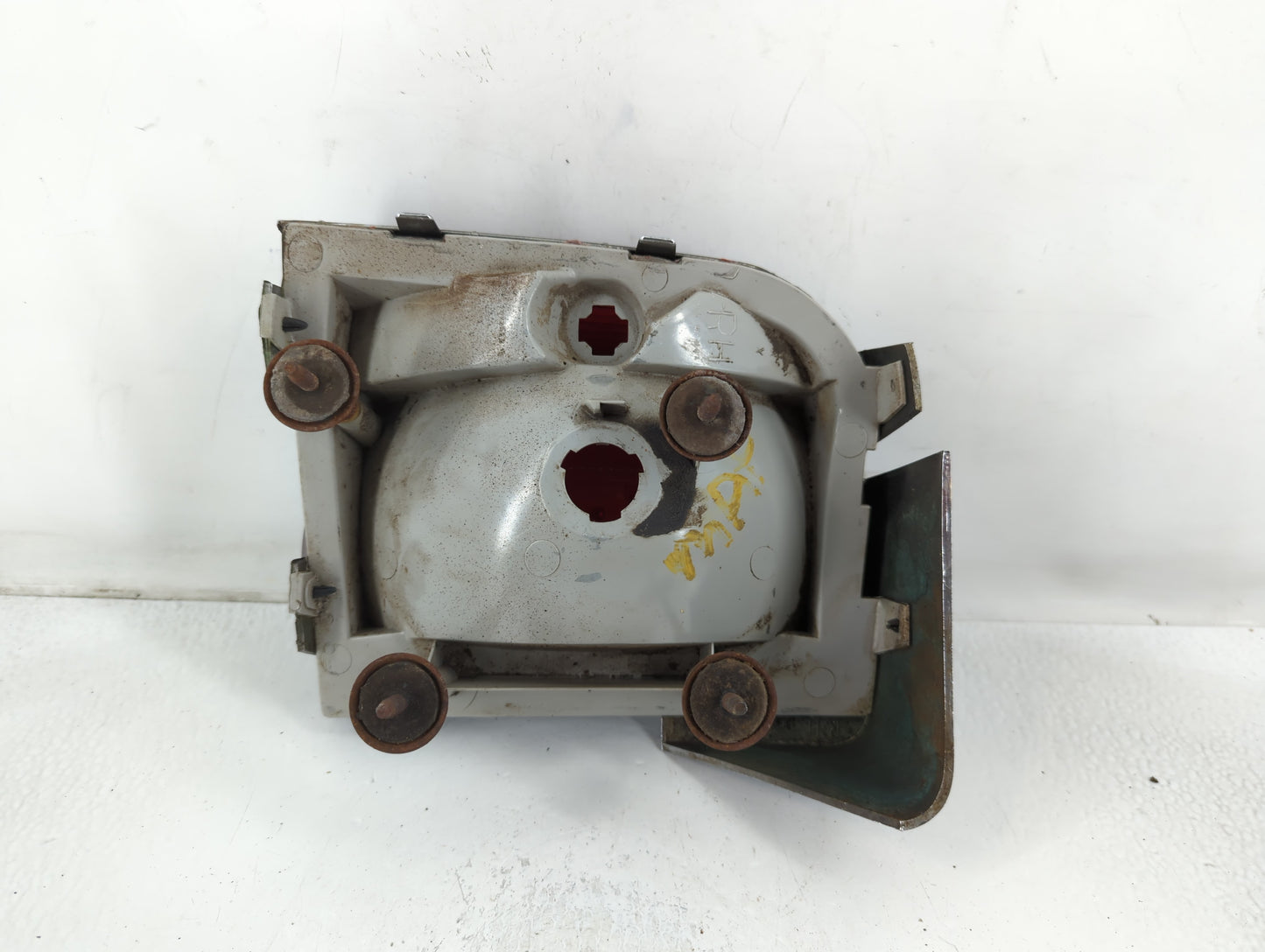 1988 Oldsmobile Cutlass Tail Light Assembly Passenger Right OEM P/N:59736221 Fits OEM Used Auto Parts - Oemusedautoparts1.co