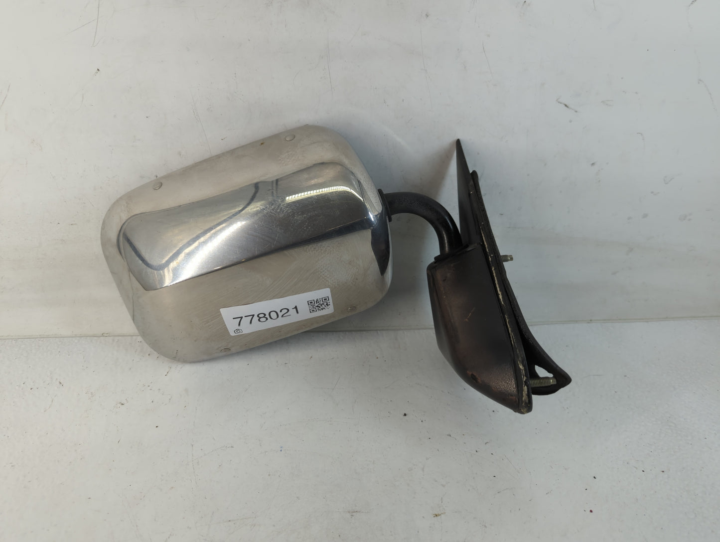 Chevrolet C1500 Passenger Right Side View Manual Door Mirror - Oemusedautoparts1.com
