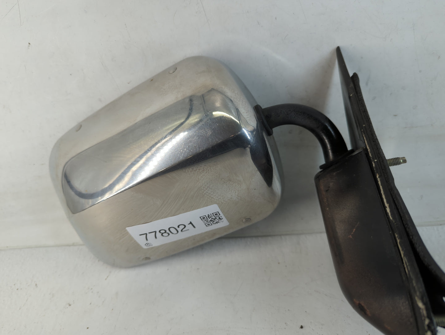 Chevrolet C1500 Passenger Right Side View Manual Door Mirror - Oemusedautoparts1.com