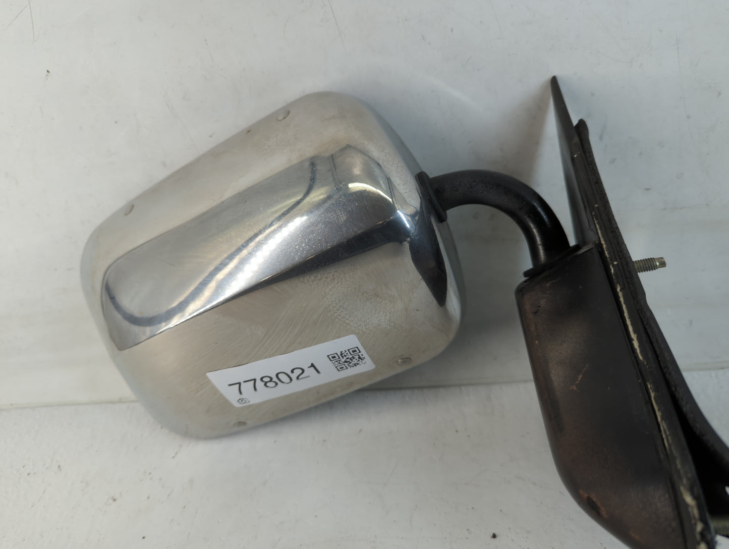 Chevrolet C1500 Passenger Right Side View Manual Door Mirror - Oemusedautoparts1.com