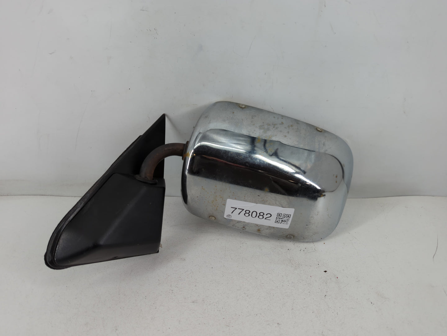 1989 Chevrolet C1500 Driver Side View Mirror - Left Door Mirror OEM Used - Oemusedautoparts1.com