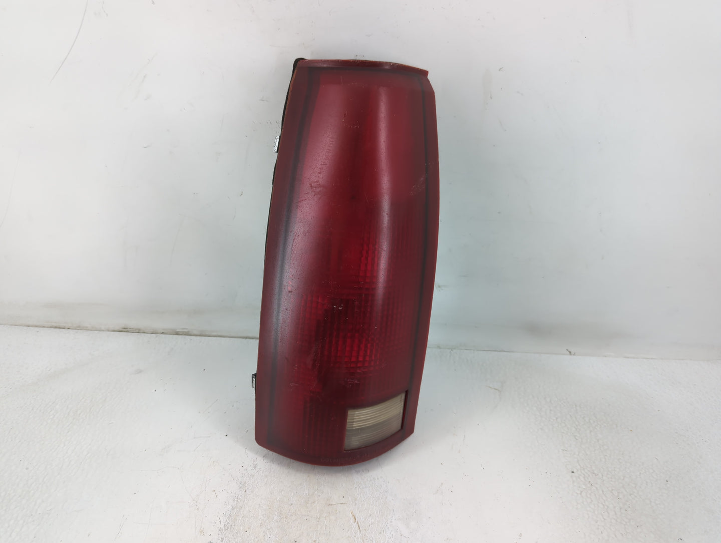 1989 Chevrolet C1500 Tail Light Assembly Driver Left OEM P/N:165053 16508321 Fits OEM Used Auto Parts - Oemusedautoparts1.co