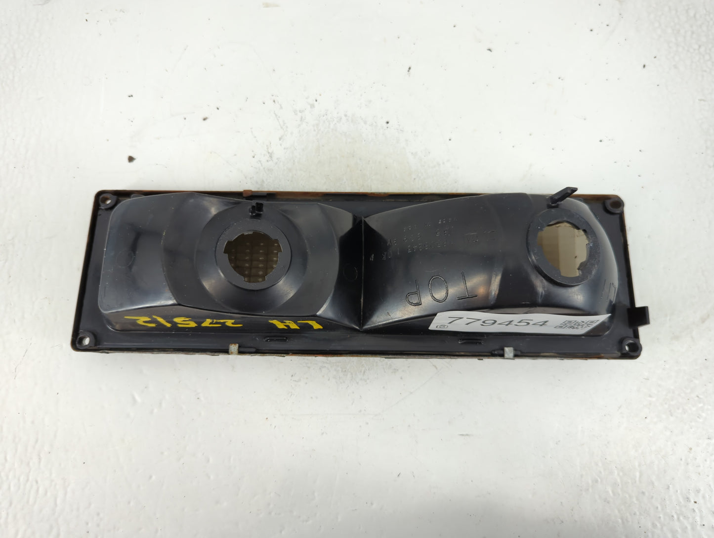 Chevrolet C1500 Driver Left Oem Head Light Headlight Lamp - Oemusedautoparts1.com