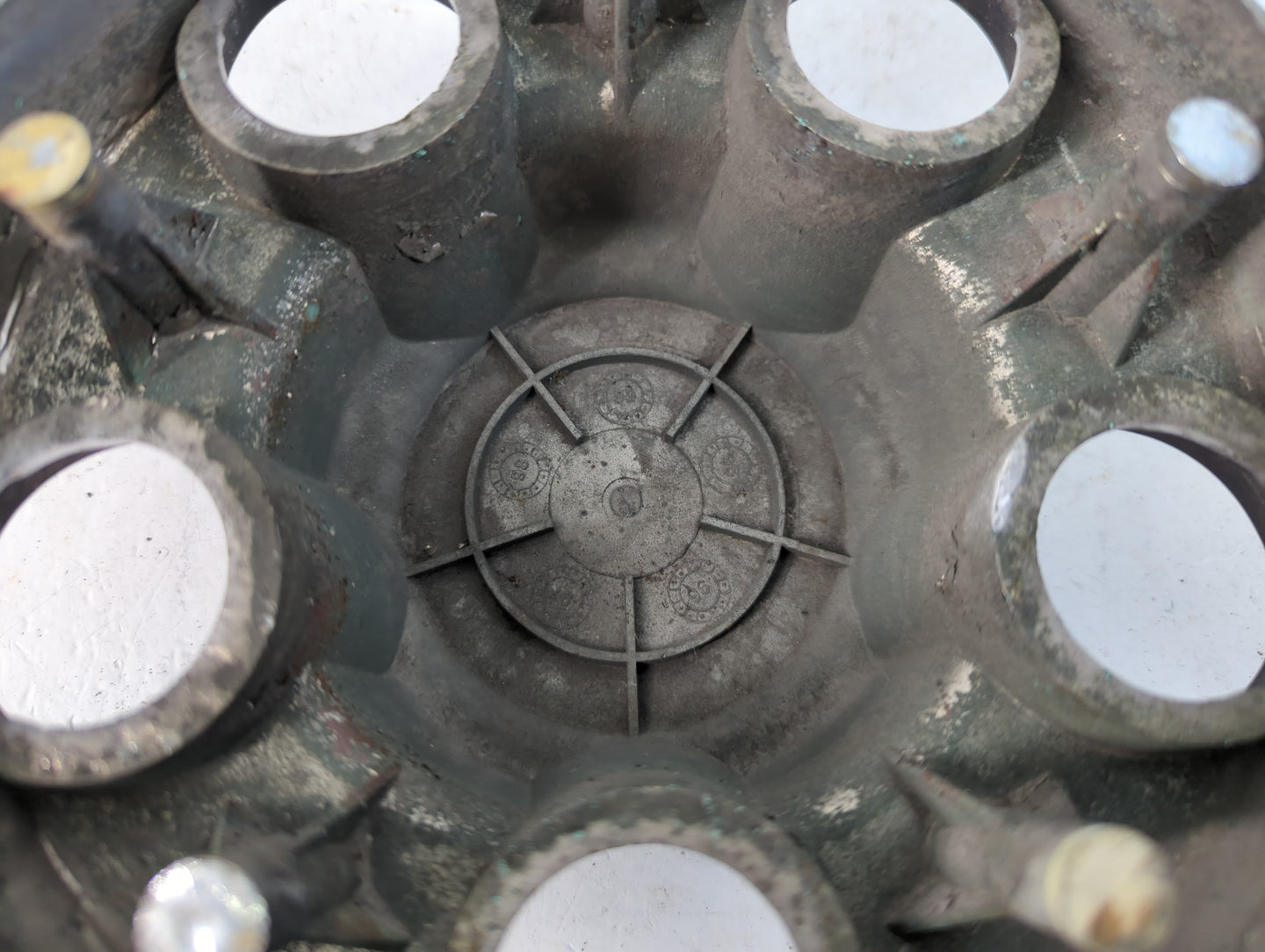 1989 Chevrolet C1500 Center Cap Oem - Oemusedautoparts1.com