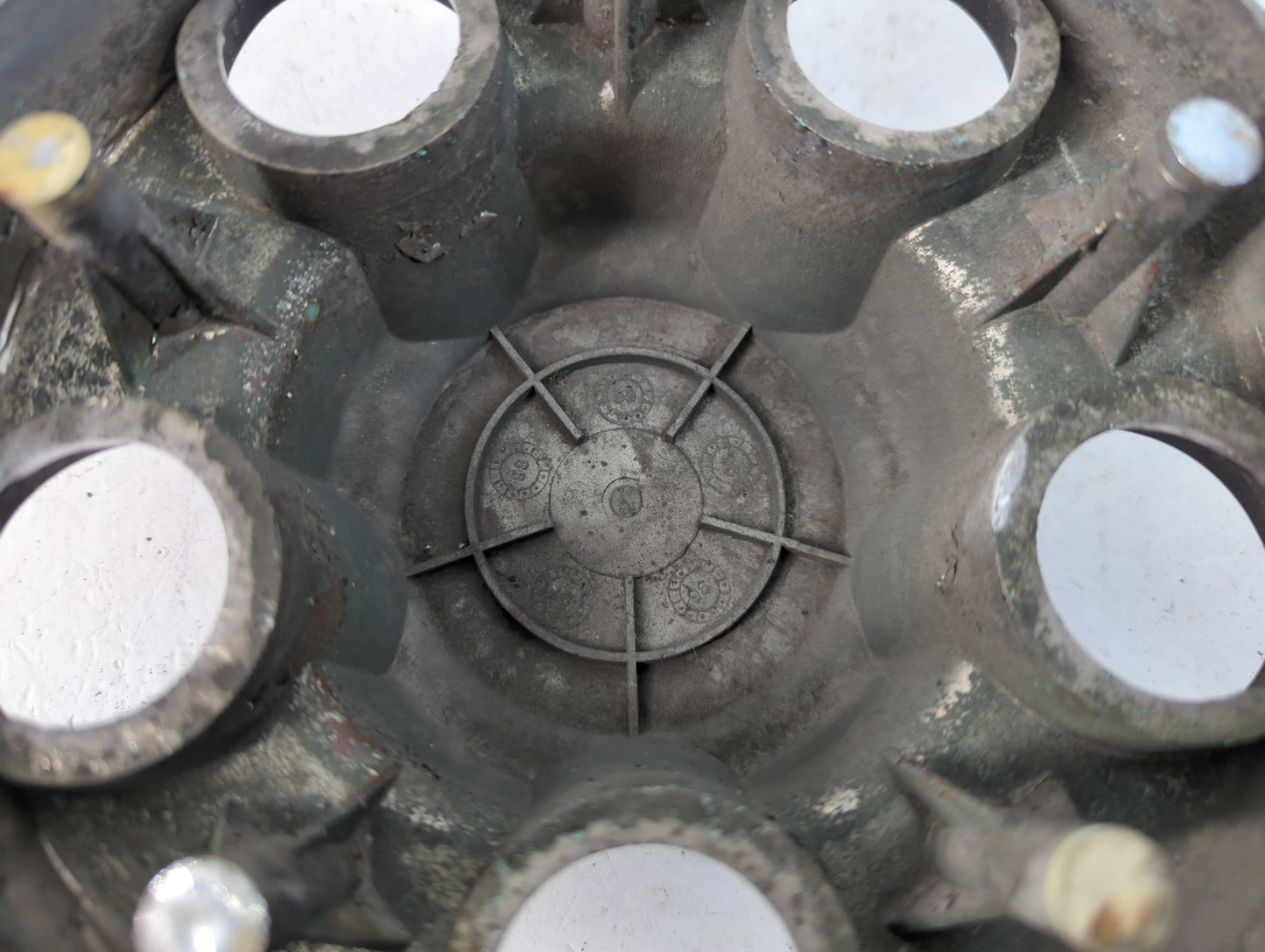 1989 Chevrolet C1500 Center Cap Oem - Oemusedautoparts1.com