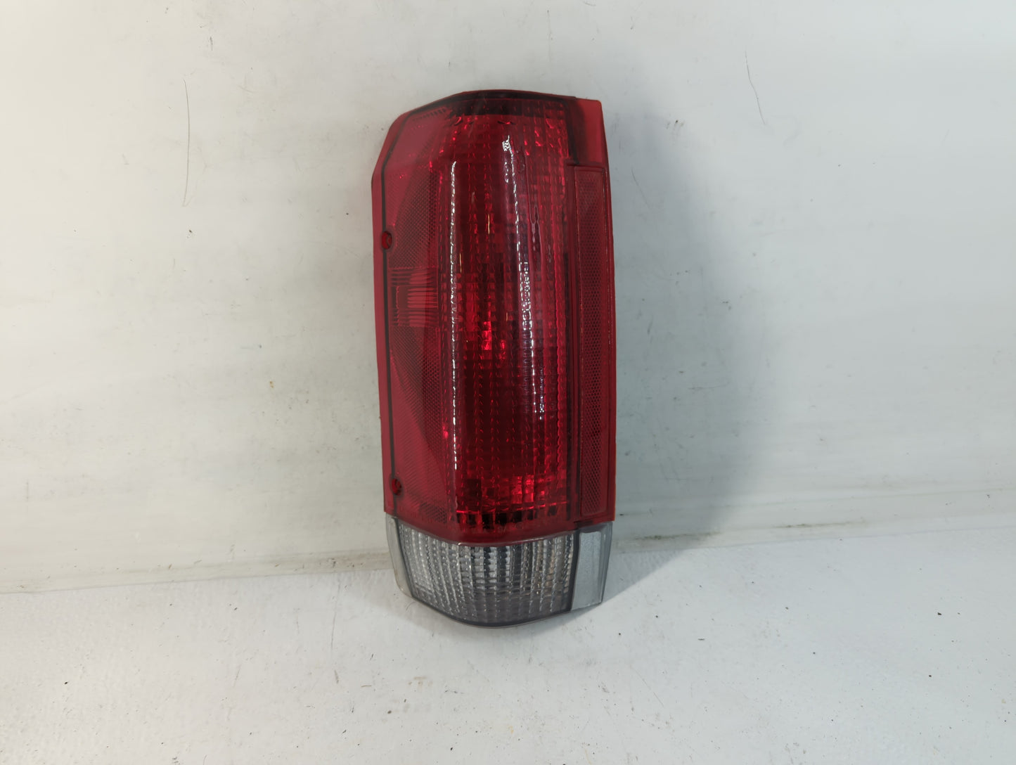 1989 Ford F-150 Tail Light Assembly Driver Left OEM P/N:SAE2AIP2RST-87 Fits OEM Used Auto Parts - Oemusedautoparts1.com