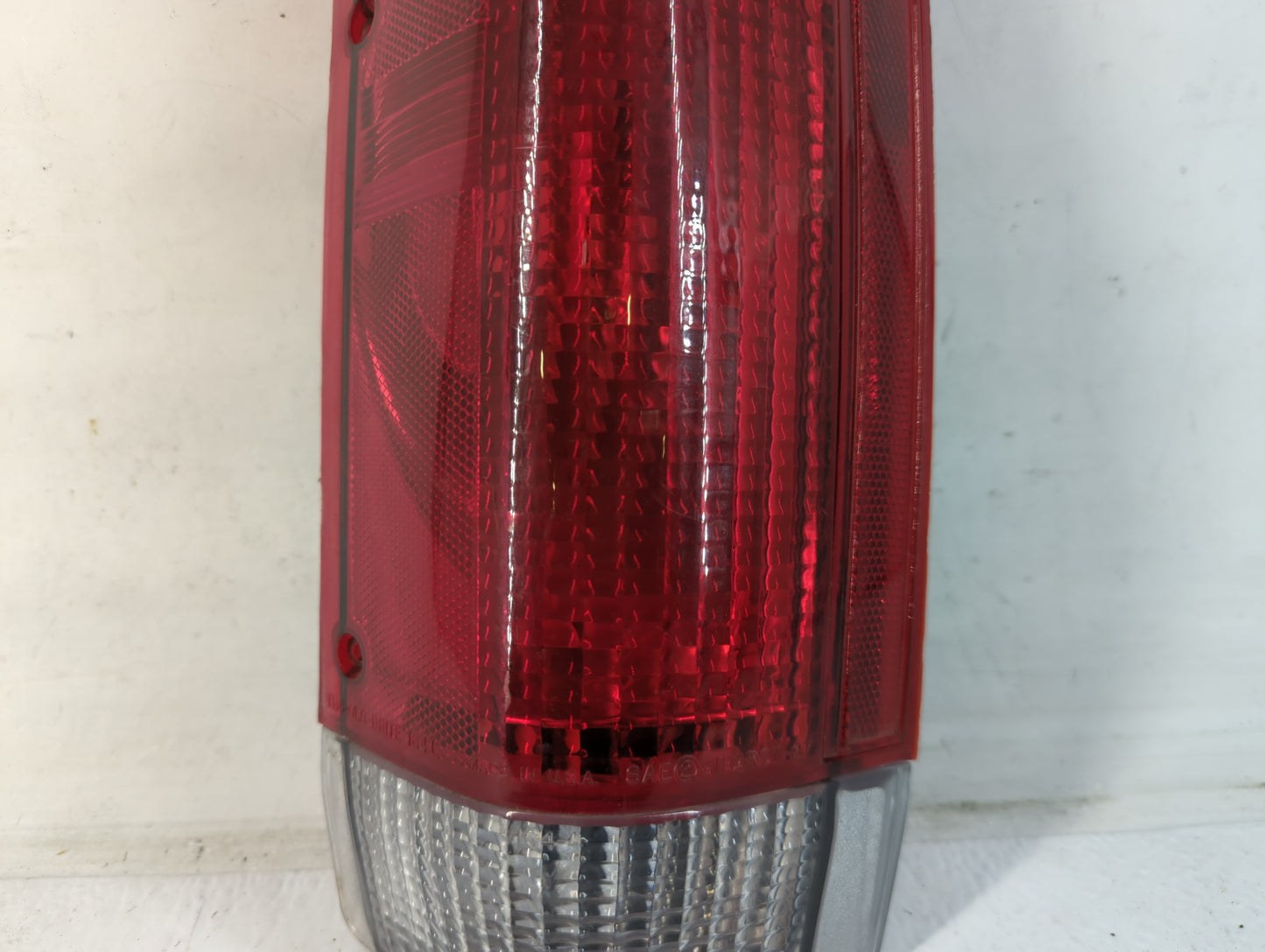 1989 Ford F-150 Tail Light Assembly Driver Left OEM P/N:SAE2AIP2RST-87 Fits OEM Used Auto Parts - Oemusedautoparts1.com