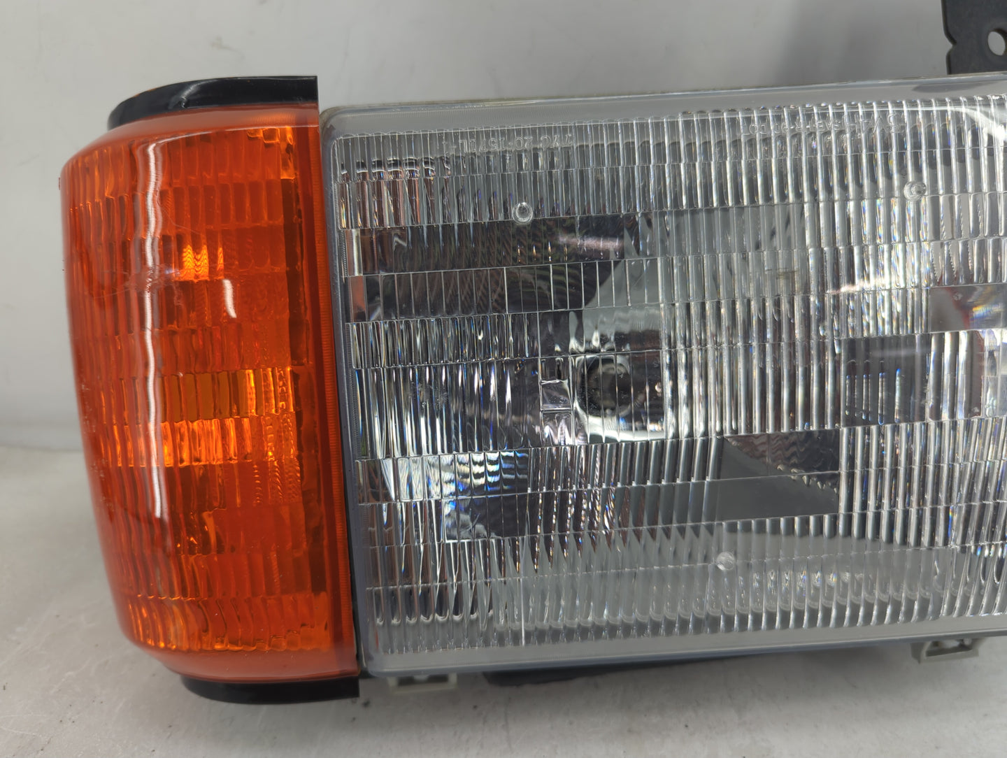 1989 Ford Ford F250 Pickup Driver Left Oem Head Light Headlight Lamp - Oemusedautoparts1.com