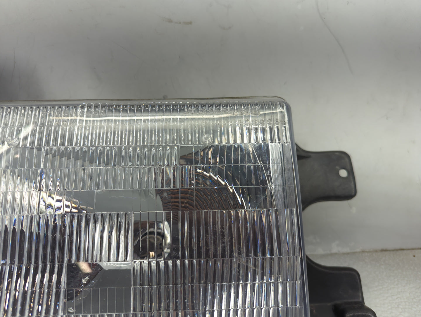 1989 Ford Ford F250 Pickup Passenger Right Oem Head Light Headlight Lamp - Oemusedautoparts1.com
