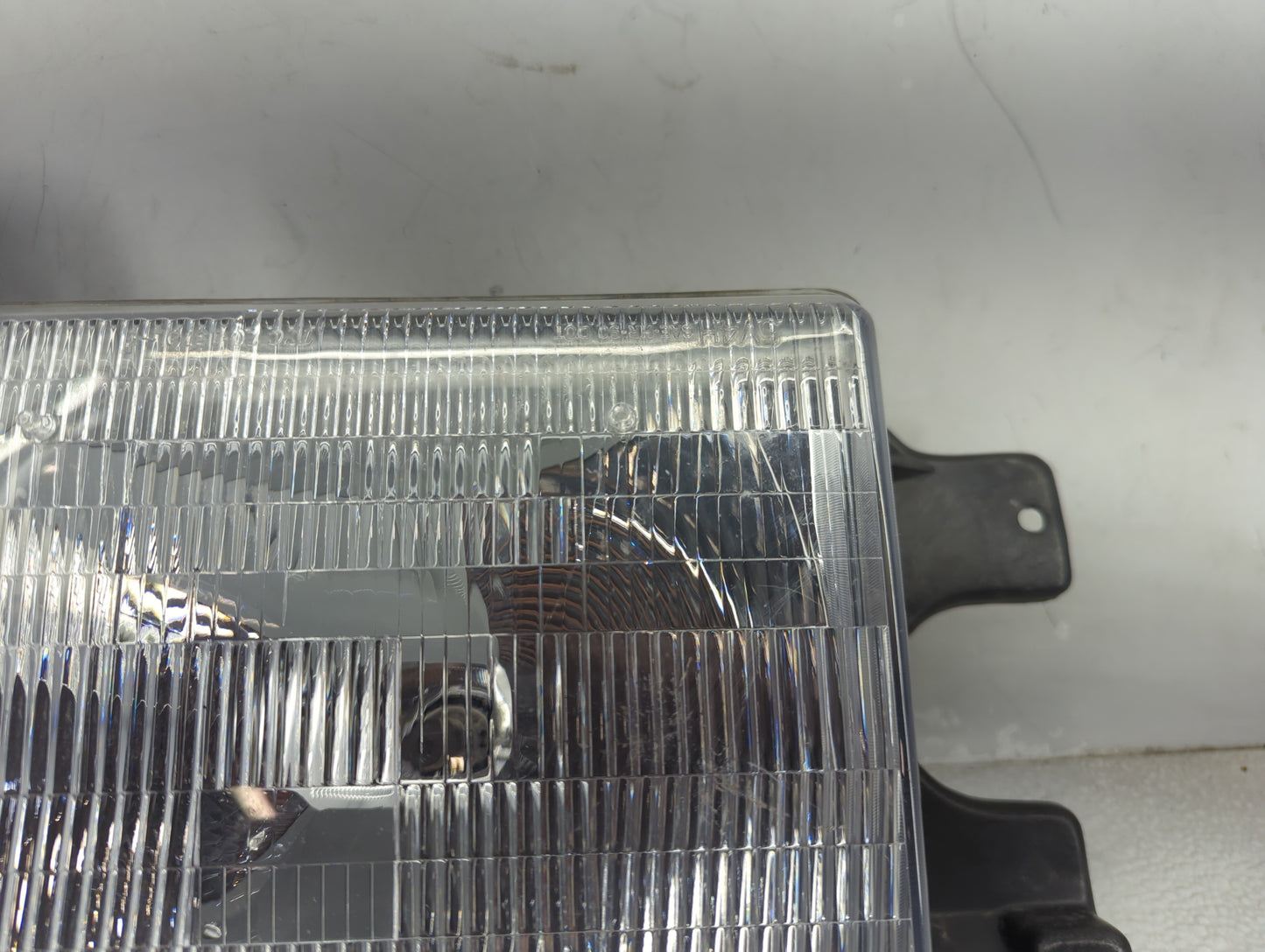 1989 Ford Ford F250 Pickup Passenger Right Oem Head Light Headlight Lamp - Oemusedautoparts1.com