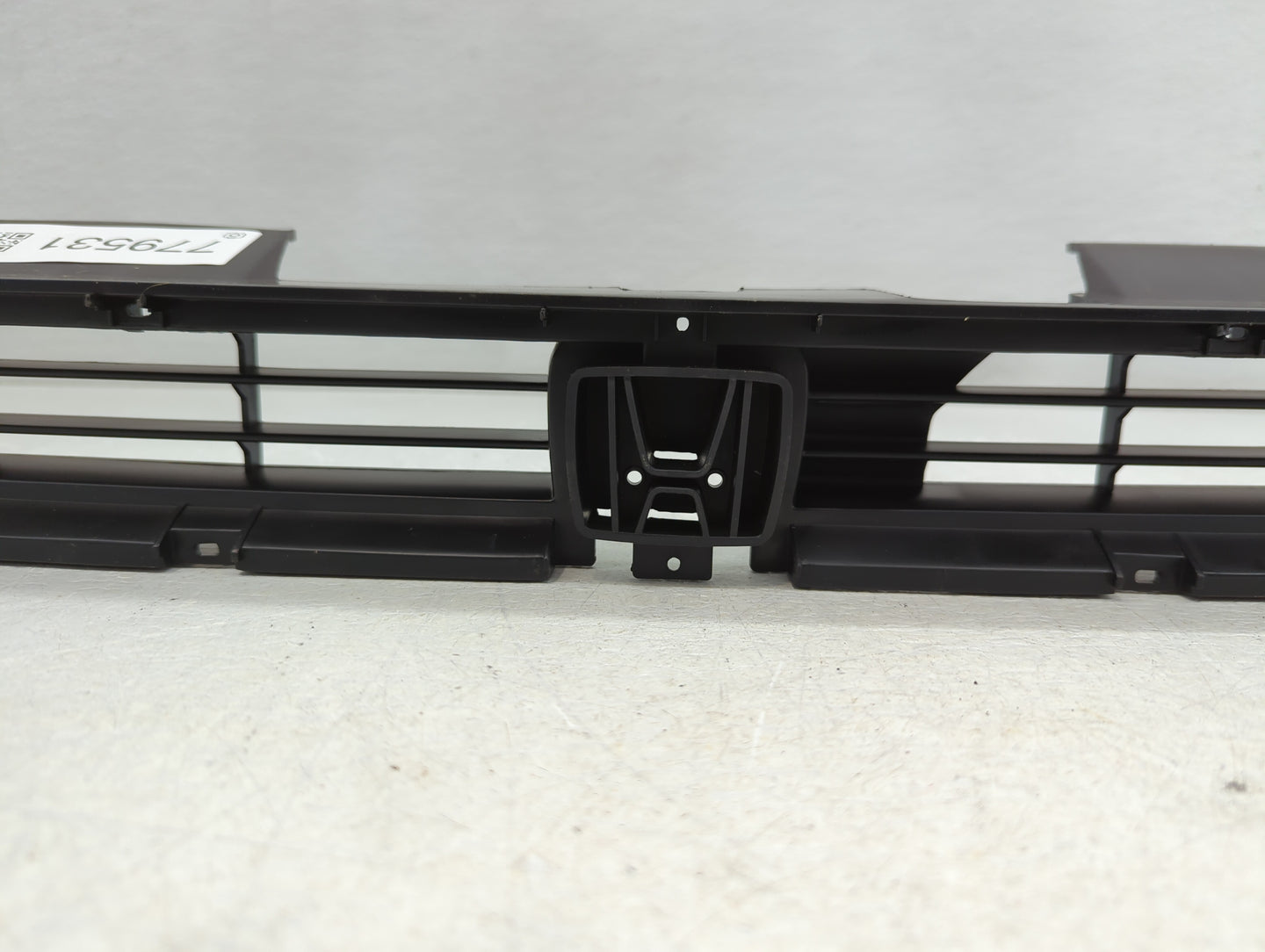 1989 Honda Accord Front Grille Bumper Not Included - Oemusedautoparts1.com