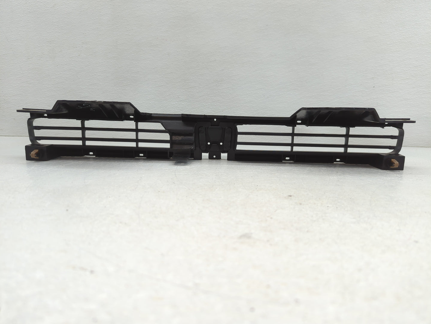 1989 Honda Accord Front Grille Bumper Not Included - Oemusedautoparts1.com