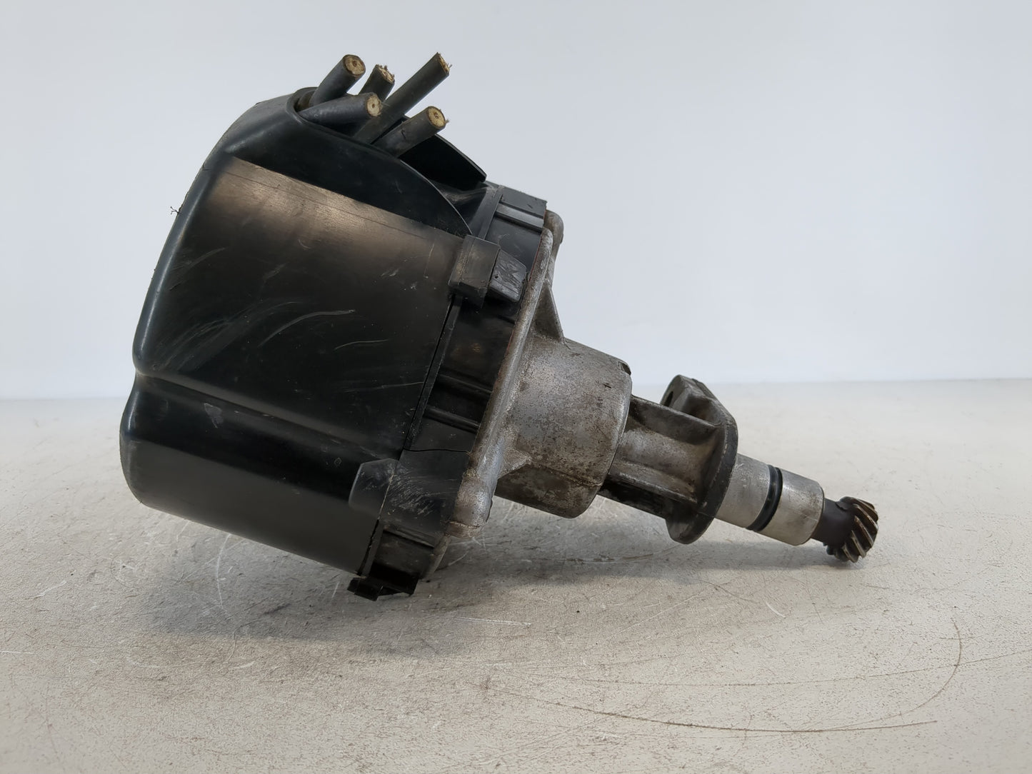 1989 Mercedes-Benz 420sel Engine Ignition Distributor OEM P/N:000 158 2185 Fits OEM Used Auto Parts - Oemusedautoparts1.com