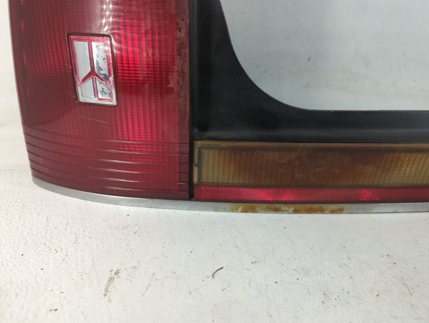 1989 Oldsmobile Cutlass Tail Light Assembly Driver Left OEM P/N:GM 16506833 Fits OEM Used Auto Parts - Oemusedautoparts1.com