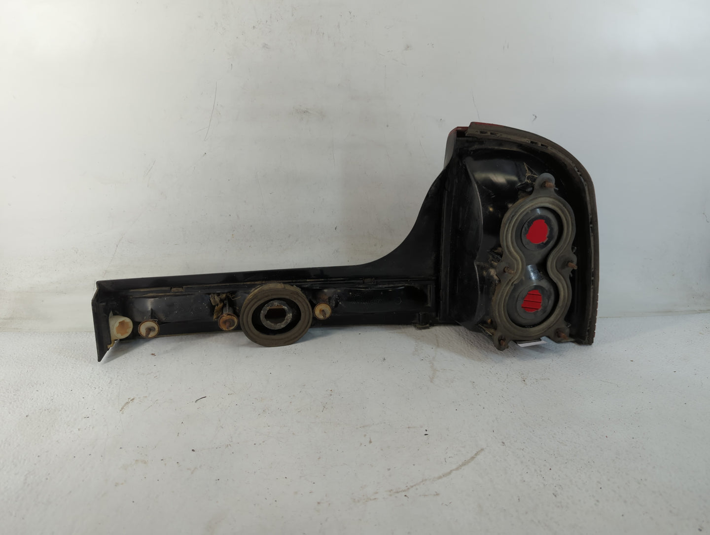 1989 Oldsmobile Cutlass Tail Light Assembly Driver Left OEM P/N:GM 16506833 Fits OEM Used Auto Parts - Oemusedautoparts1.com