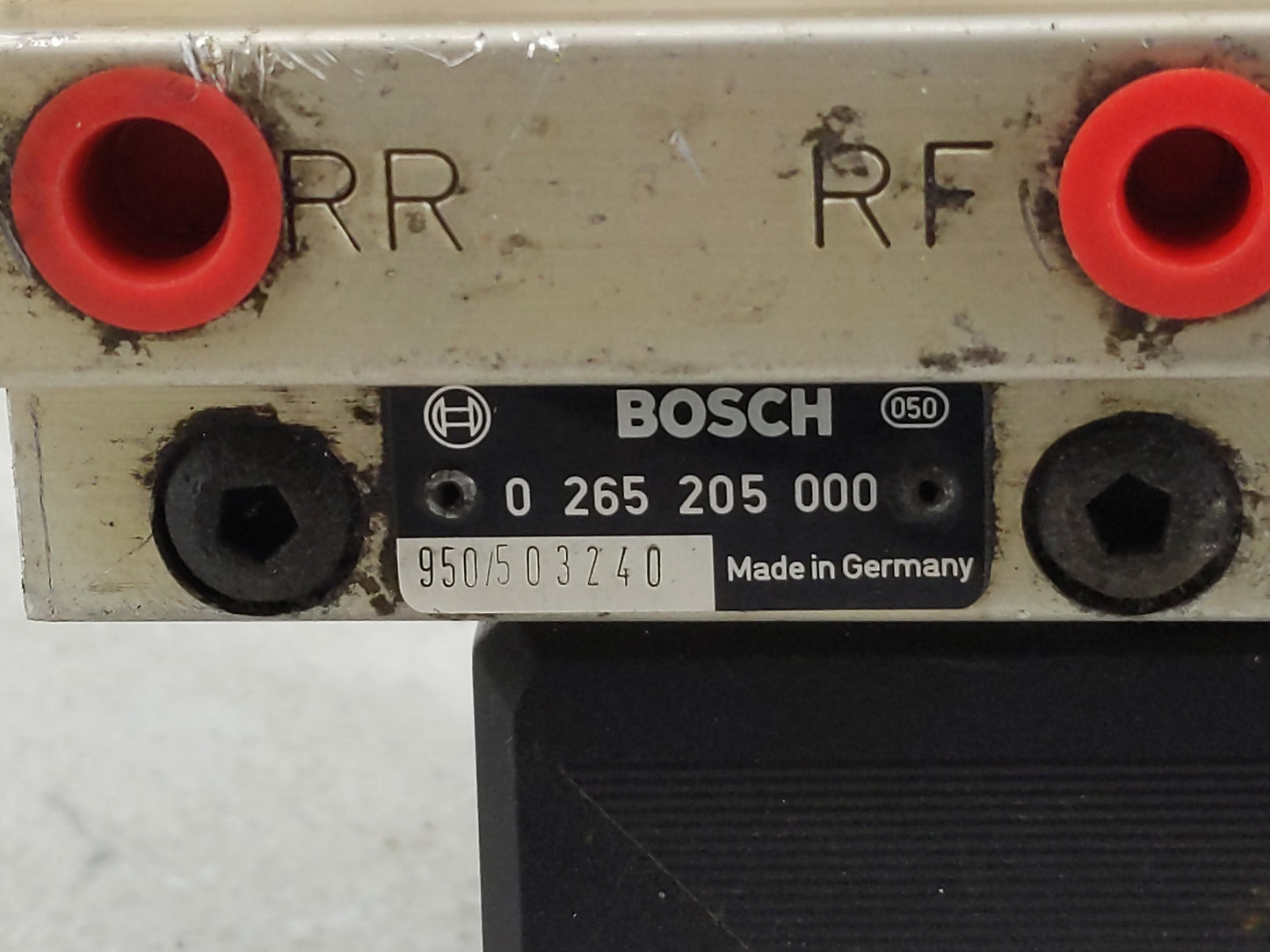 1990 Cadillac Brougham ABS Pump Control Module Replacement P/N:0 265 205 000 Fits OEM Used Auto Parts - Oemusedautoparts1.co