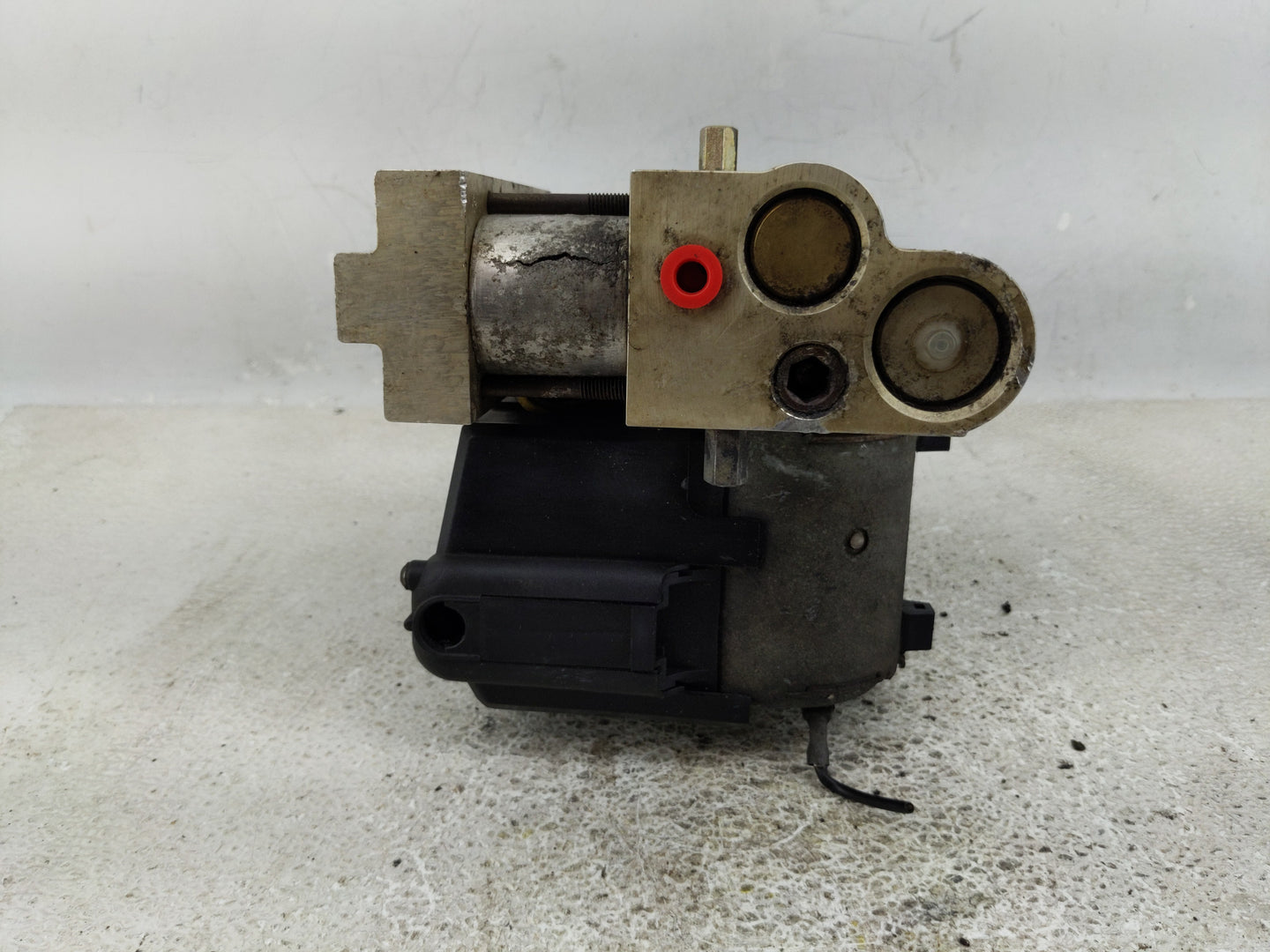 1990 Cadillac Brougham ABS Pump Control Module Replacement P/N:0 265 205 000 Fits OEM Used Auto Parts - Oemusedautoparts1.co