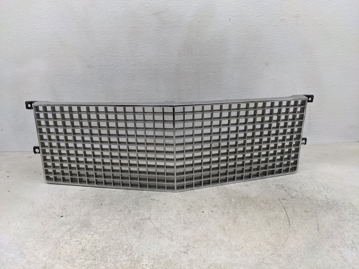 1990 Cadillac Brougham Front Grille Bumper Not Included - Oemusedautoparts1.com