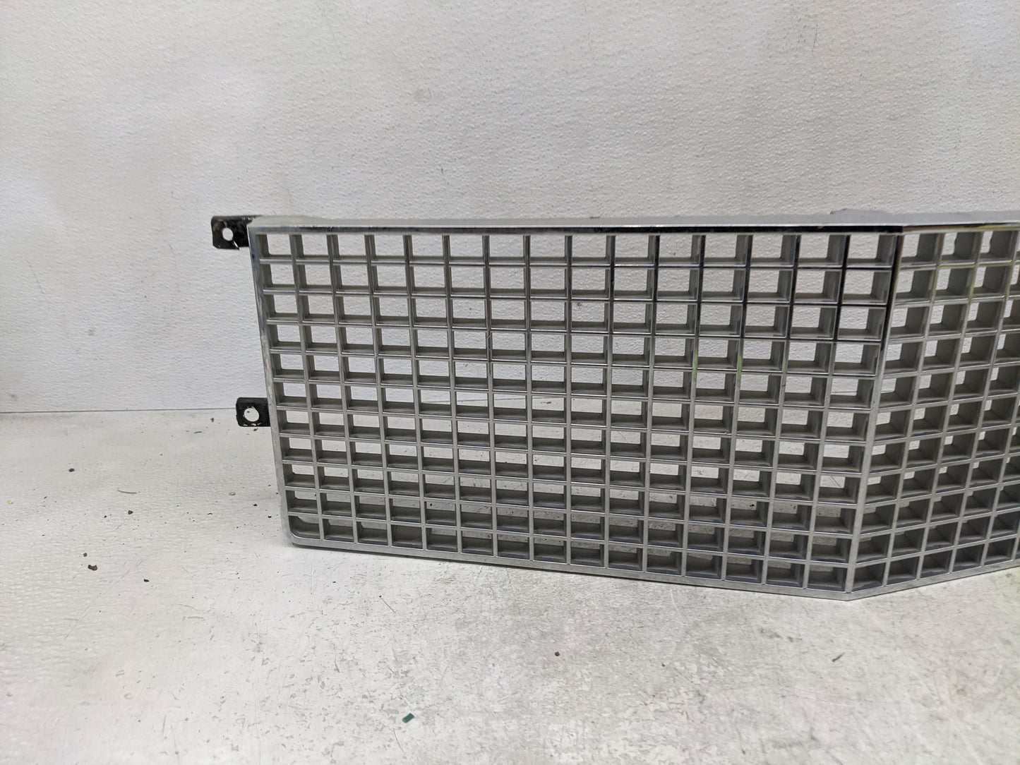 1990 Cadillac Brougham Front Grille Bumper Not Included - Oemusedautoparts1.com