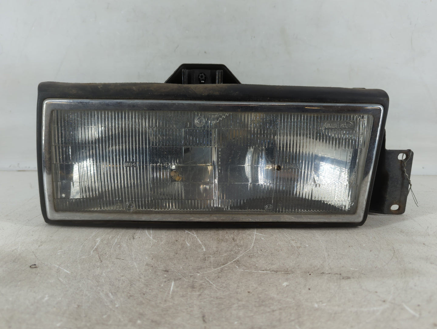 1990 Cadillac Deville Passenger Right Oem Head Light Headlight Lamp - Oemusedautoparts1.com