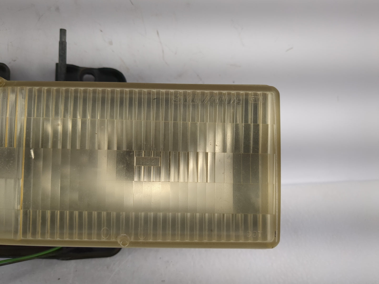Chevrolet K2500 Passenger Right Oem Head Light Headlight Lamp - Oemusedautoparts1.com