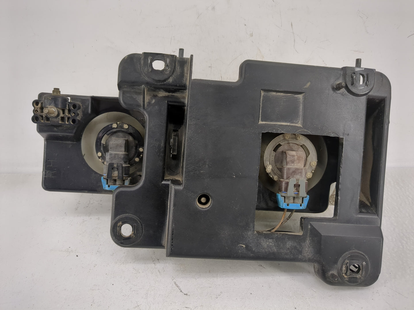 Chevrolet K2500 Passenger Right Oem Head Light Headlight Lamp - Oemusedautoparts1.com