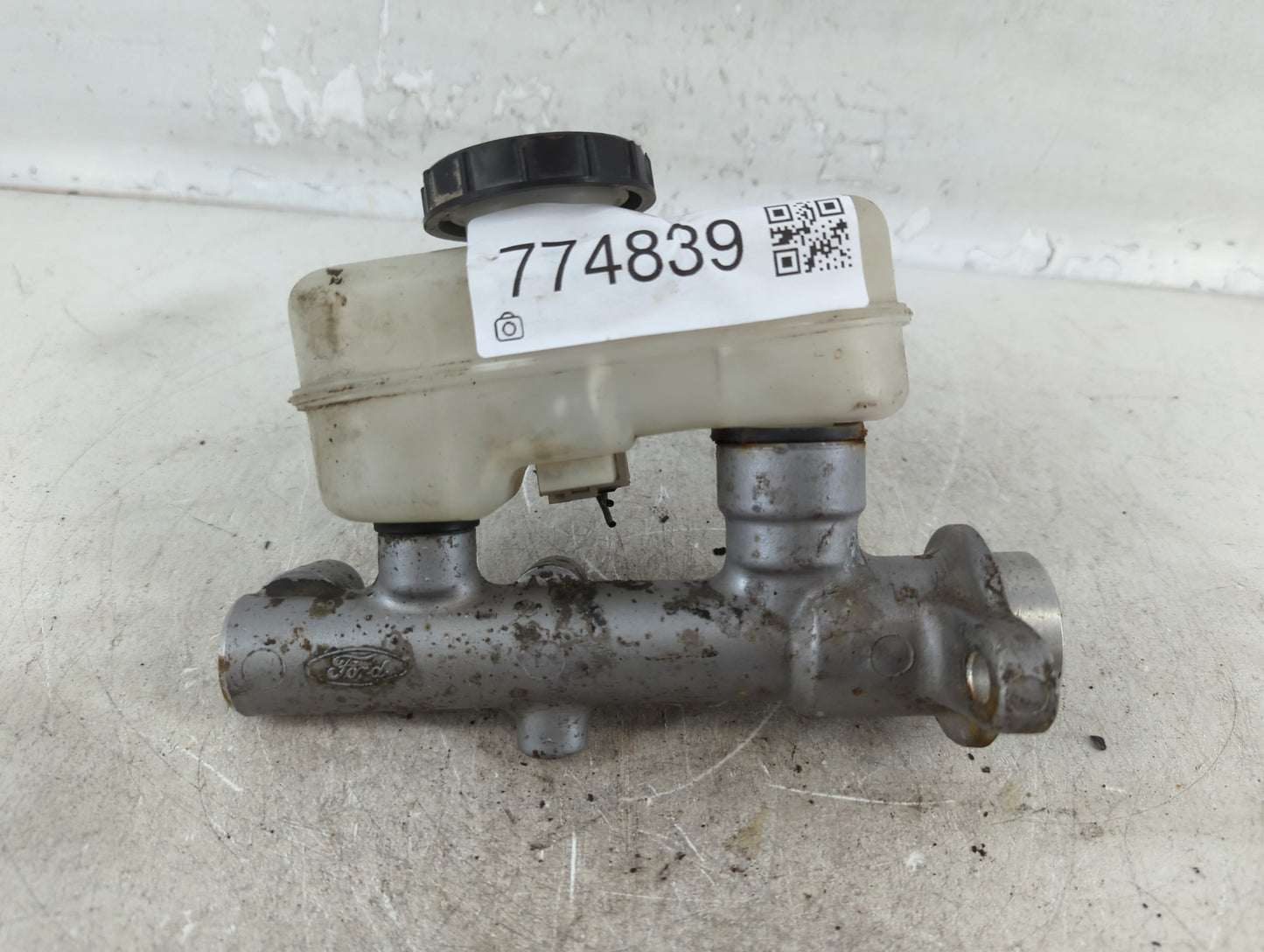 1990 Ford Escort Brake Master Cylinder - Oemusedautoparts1.com