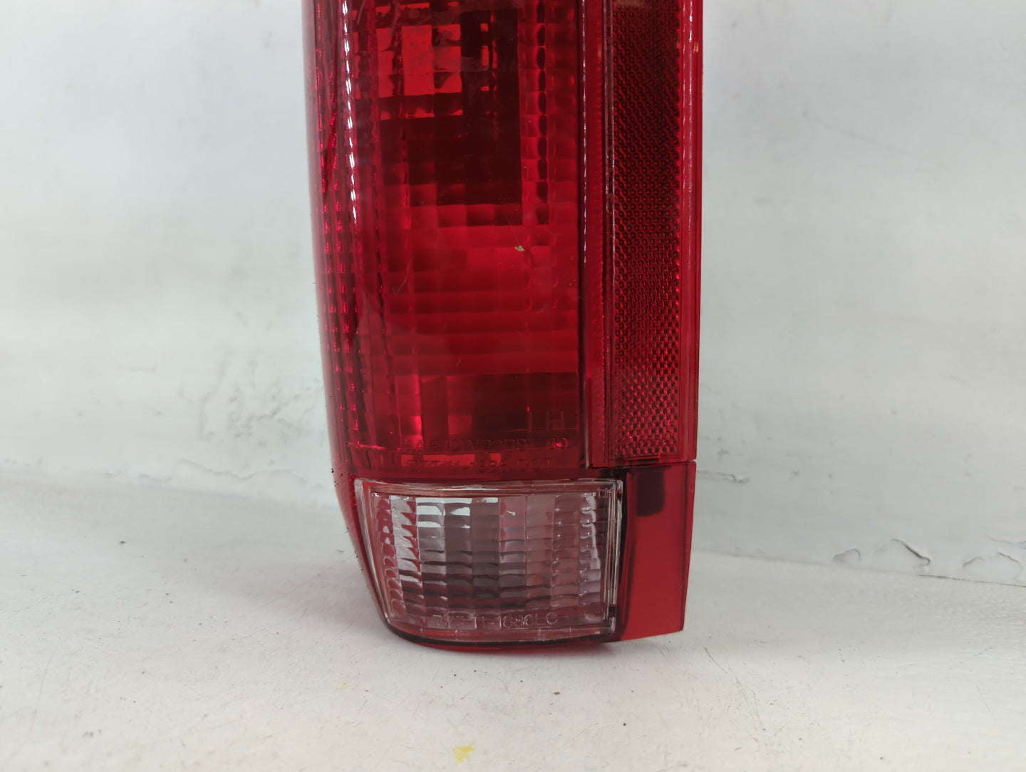 1990 Ford F-350 Tail Light Assembly Driver Left OEM P/N:FO2801105 Fits OEM Used Auto Parts - Oemusedautoparts1.com
