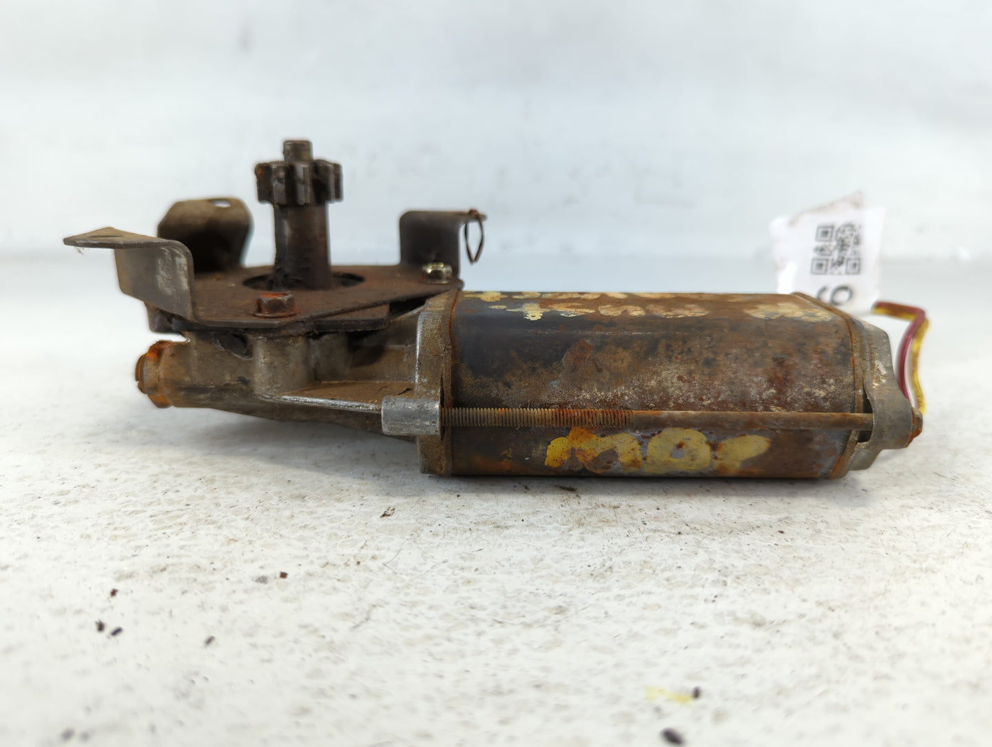 19901990  Ford Mustang QUARTER WINDOW MOTOR - Oemusedautoparts1.com