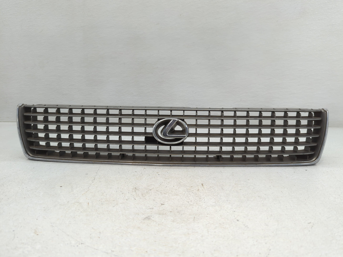1990 Lexus Es250 Front Grille Bumper Not Included - Oemusedautoparts1.com